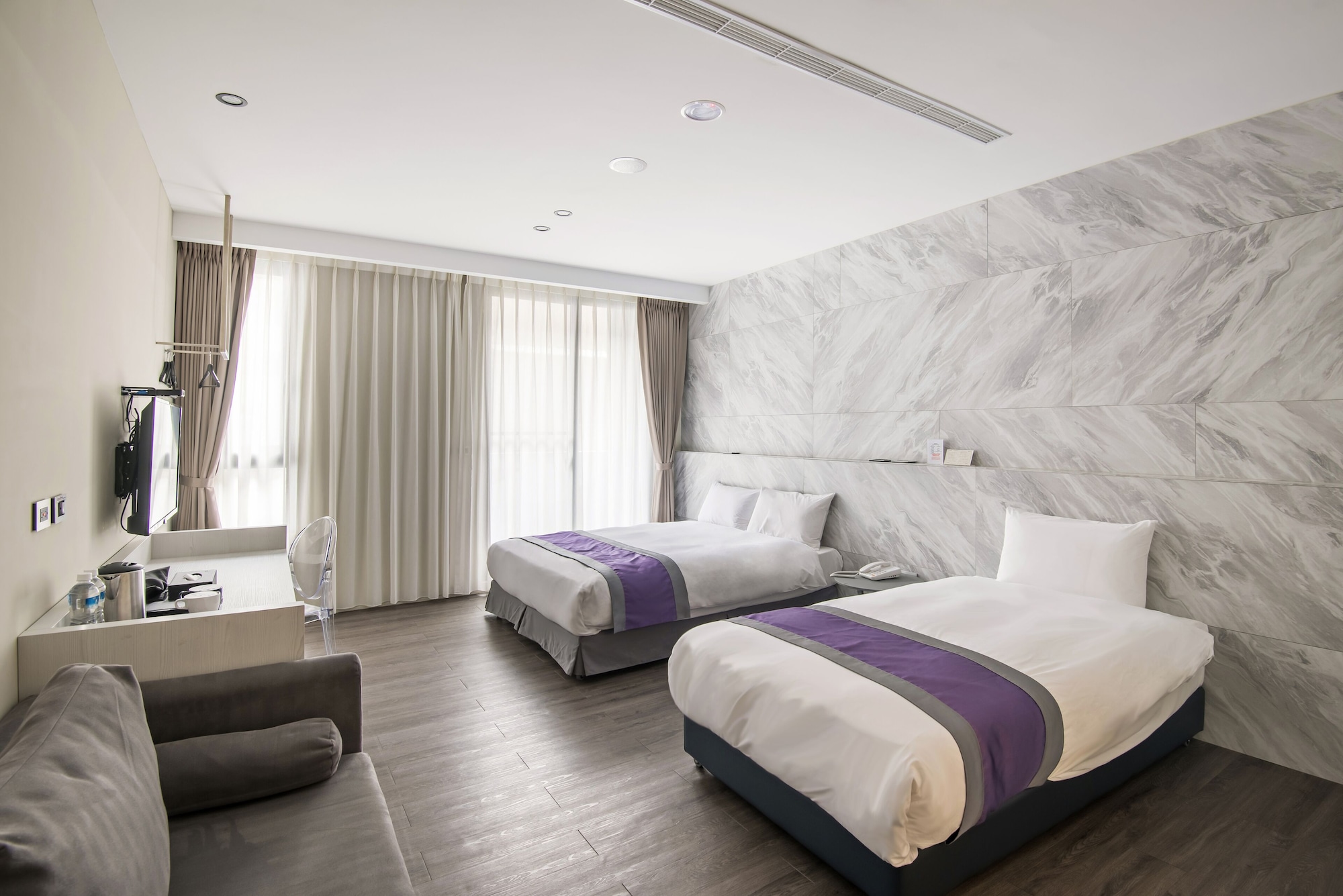DELUXE, TRIPLE, MULTIPLE BEDS