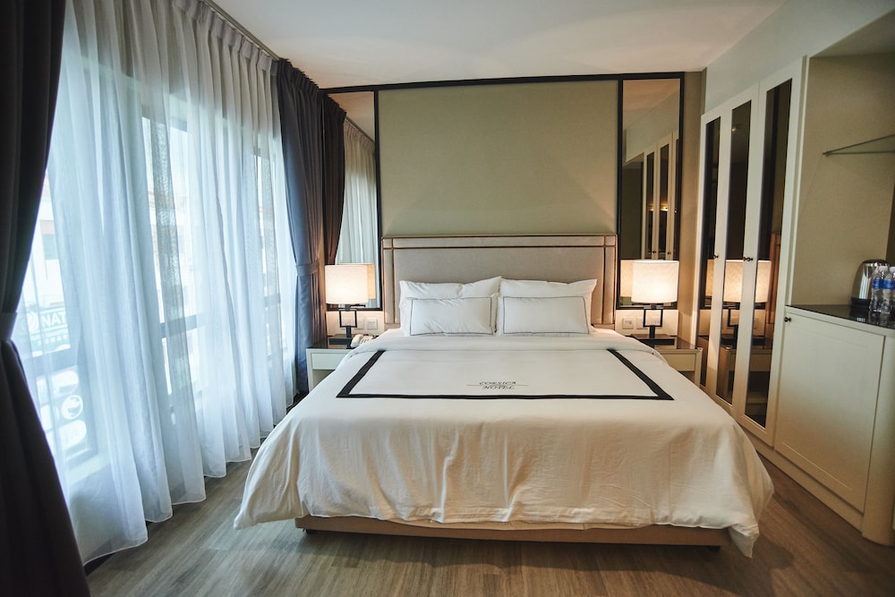 Corsica Hotel 13/35