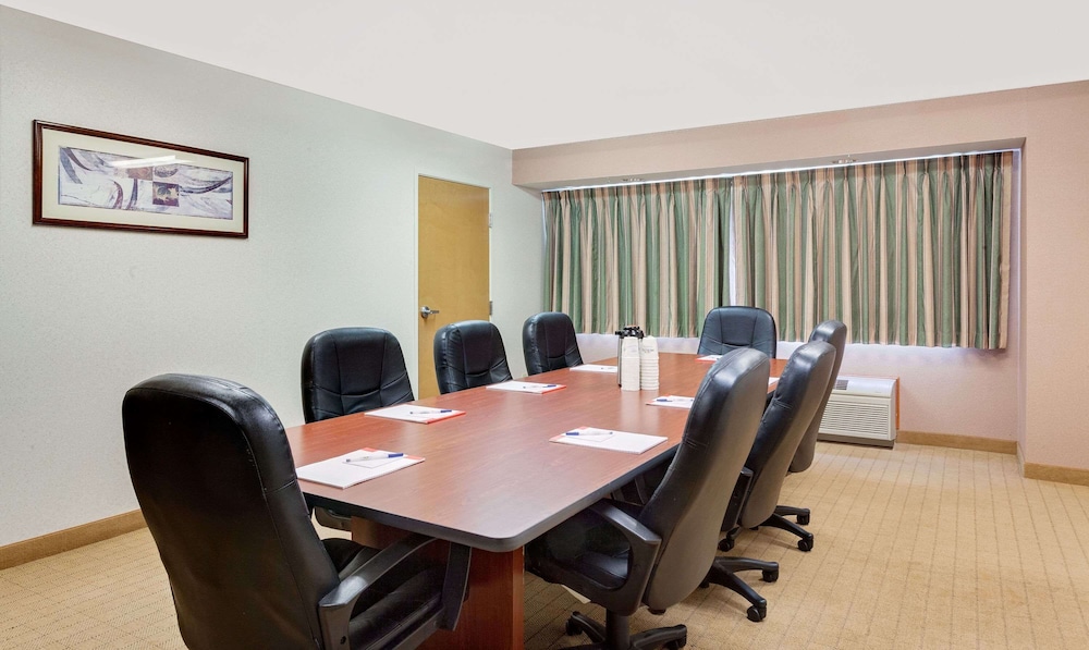 Microtel Inn & Suites by Wyndham Wellsville 27/34