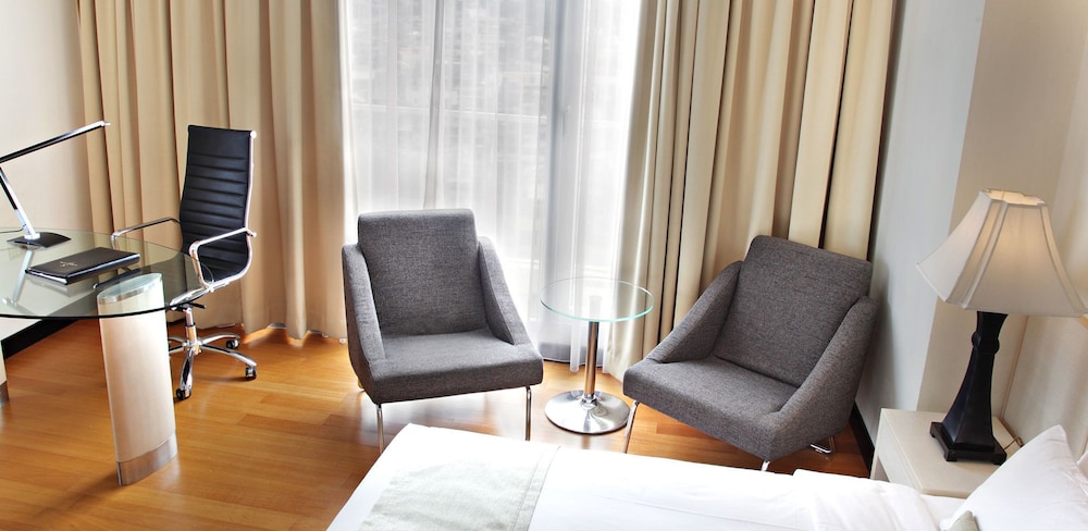 Sintesa Peninsula Hotel 39/40