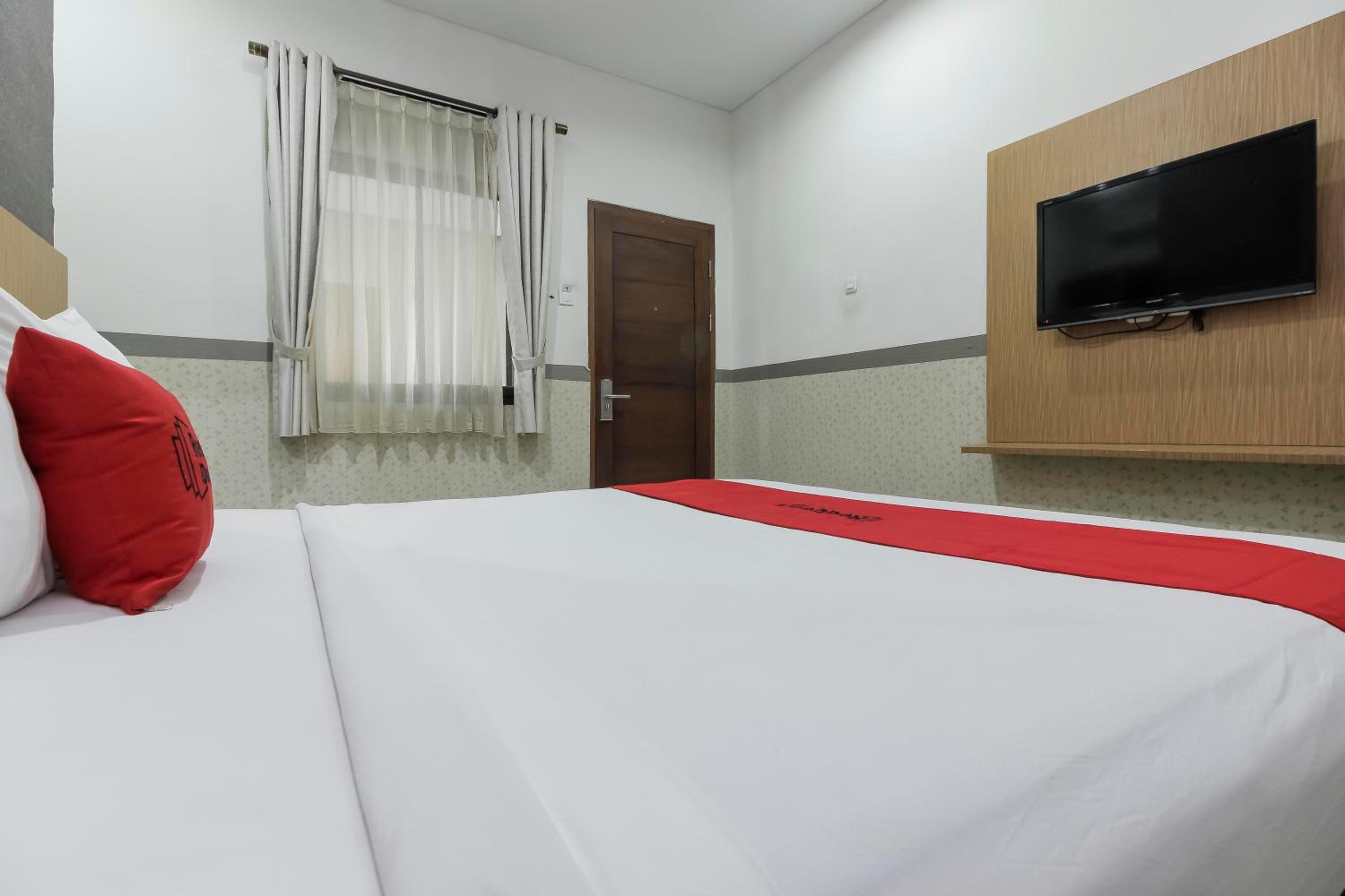 Reddoorz Plus @ Tuparev Cirebon 30/62