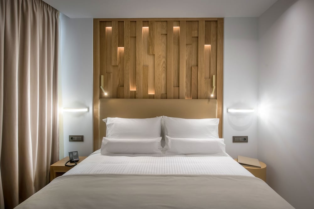 Grand, Deluxe, King Bed