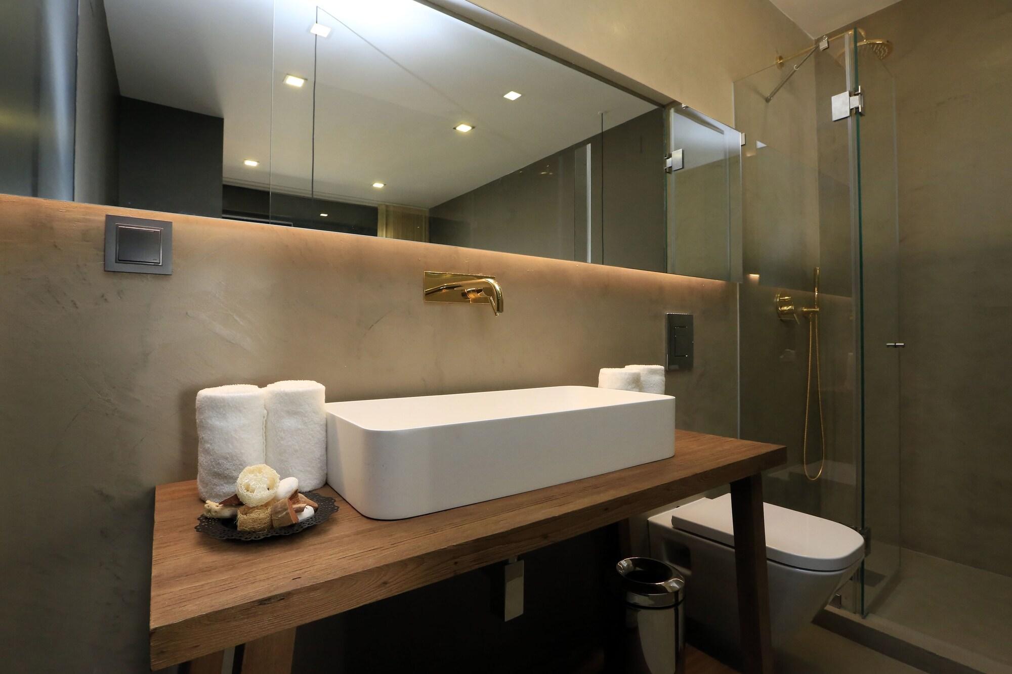 Loft, External Bathroom