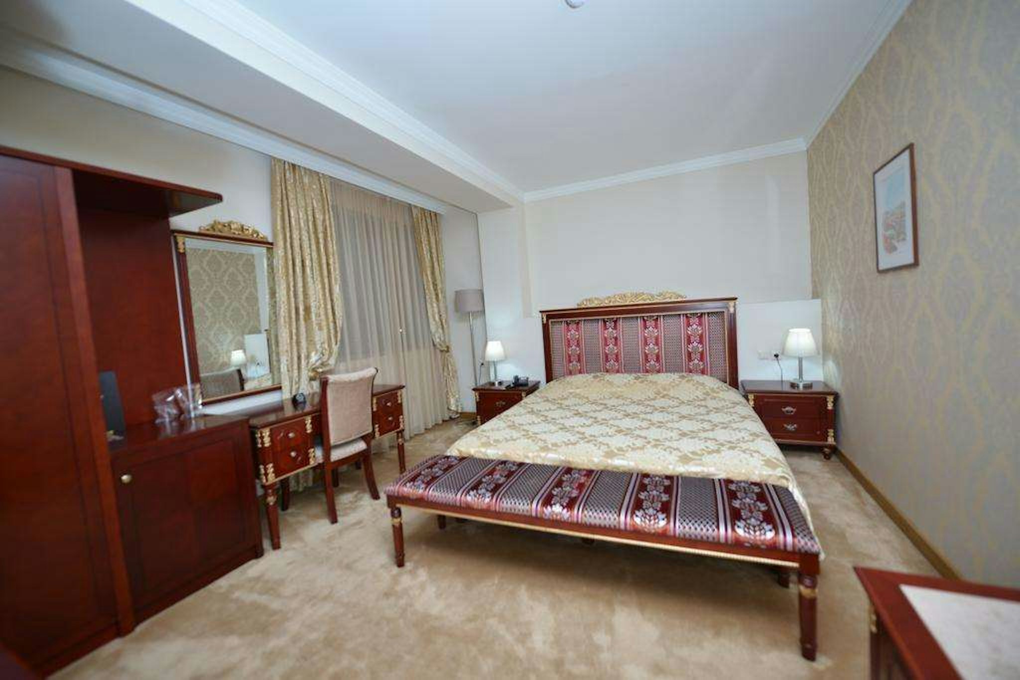 Gold Hotel 22/67