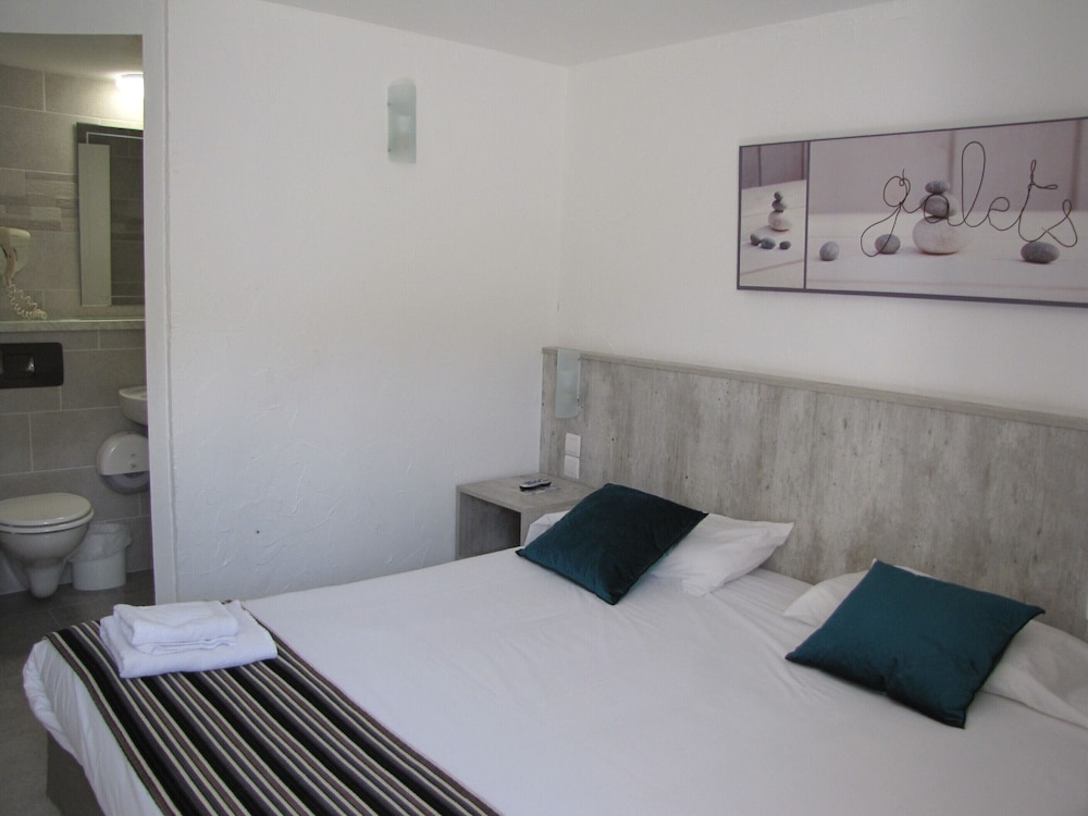 Brit Hotel Bosquet 22/50
