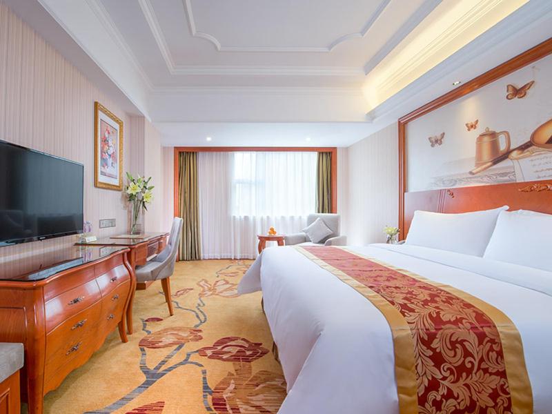 Vienna International Hotel (Shenzhen Bantian Huancheng South Road) 22/35