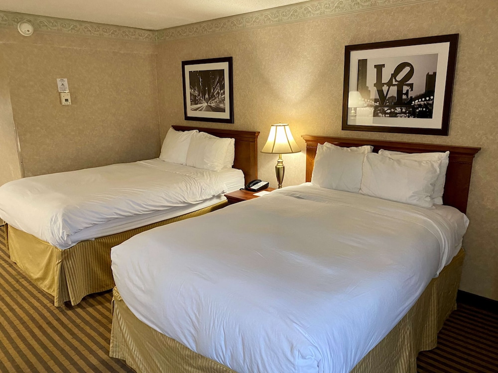 Radisson Hotel Philadelphia Northeast 9/79