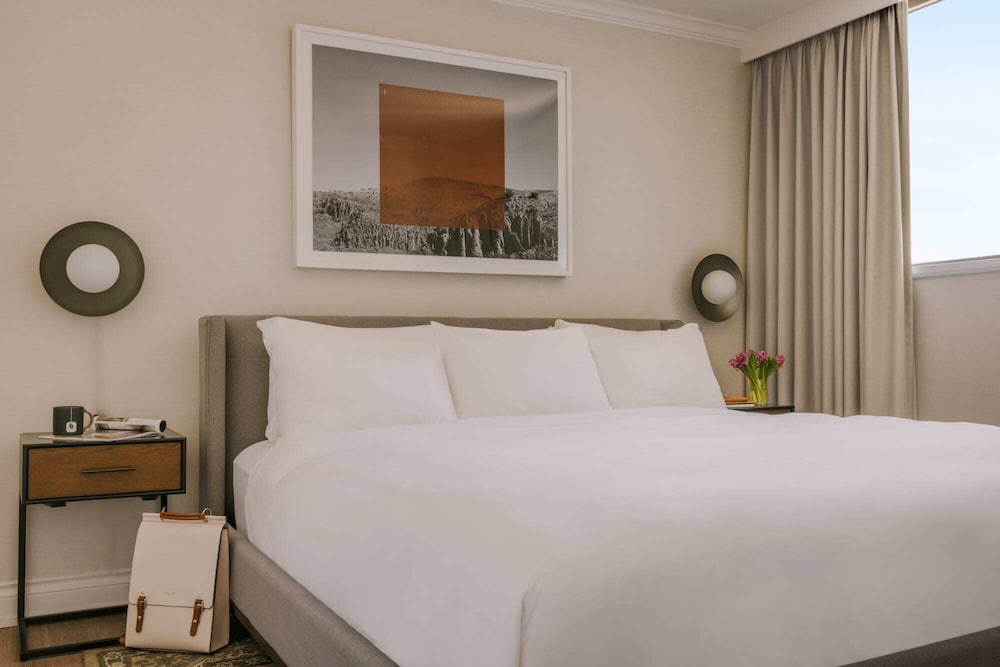 SUPERIOR, SUITE, KING BED