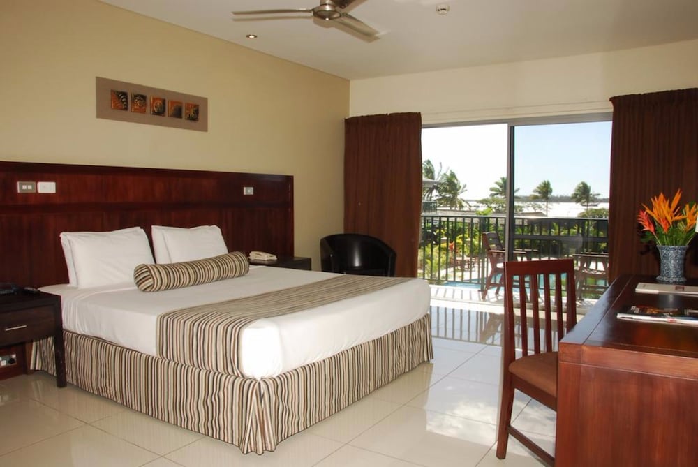 Tanoa Waterfront 24/45