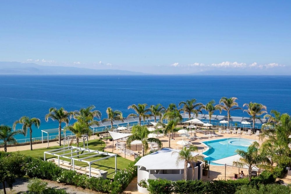 Blue Bay Resort 52/72