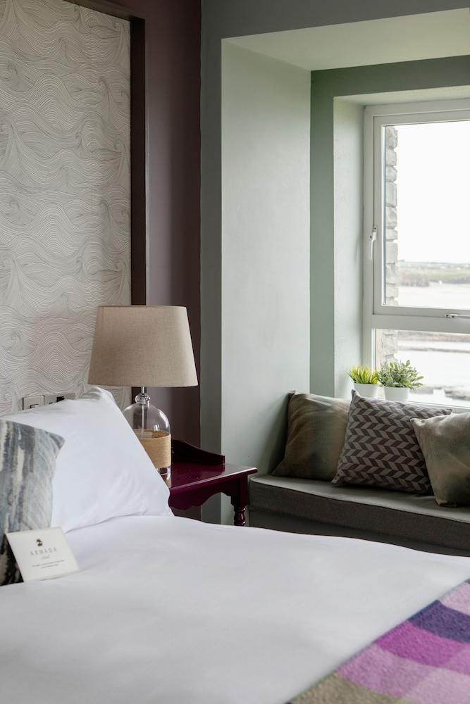 Armada Hotel 6/40