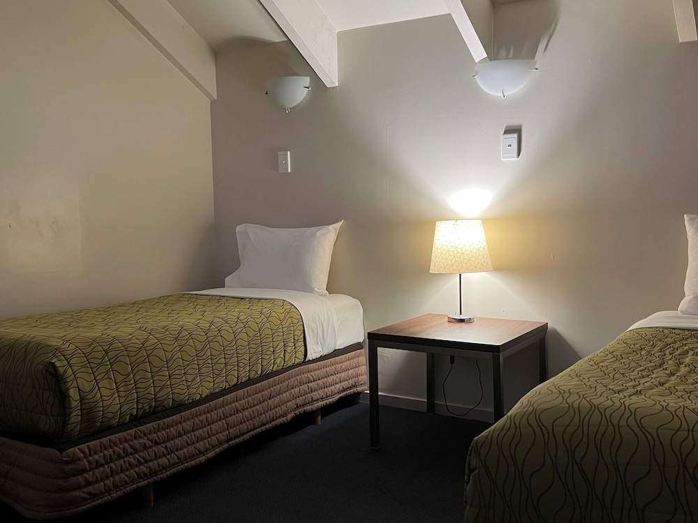 Airport Manor Inn 47/66