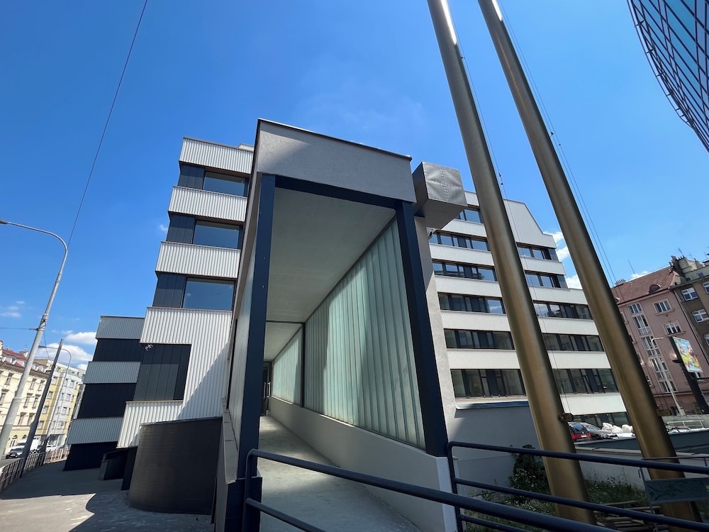 Post 120 Suites 1/20