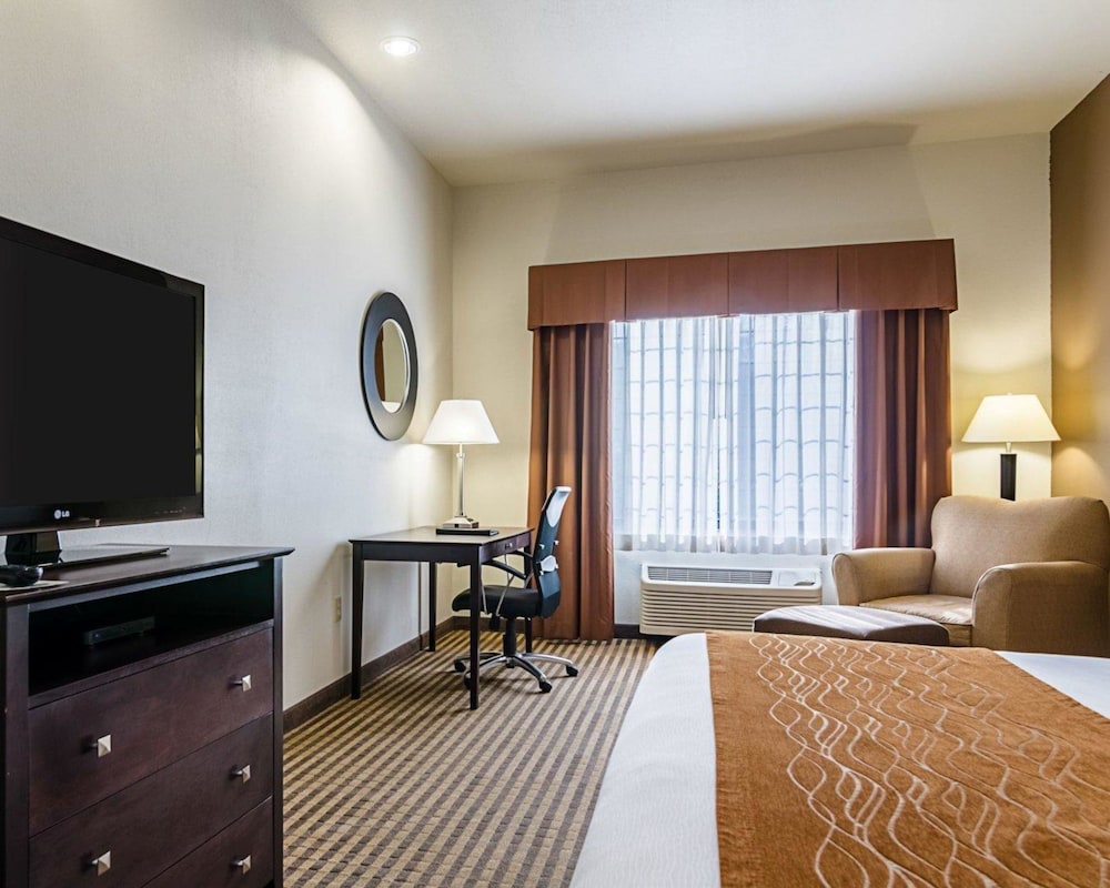 Comfort Inn & Suites Lawrence - University Area 18/49