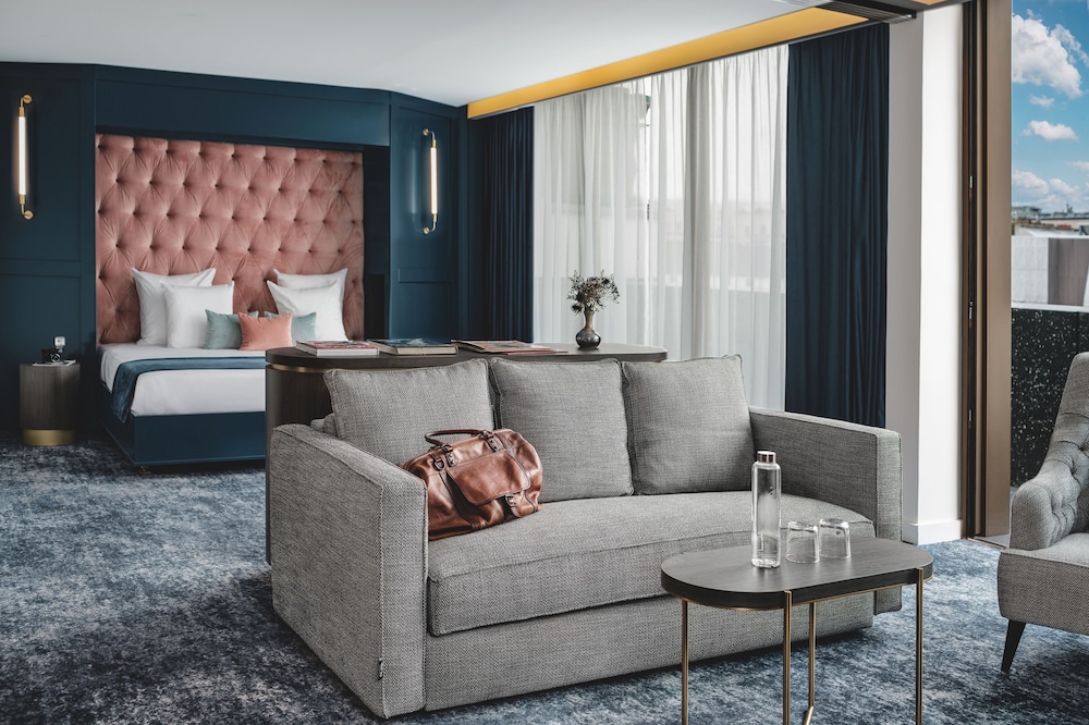 Pley Hotel 54/70