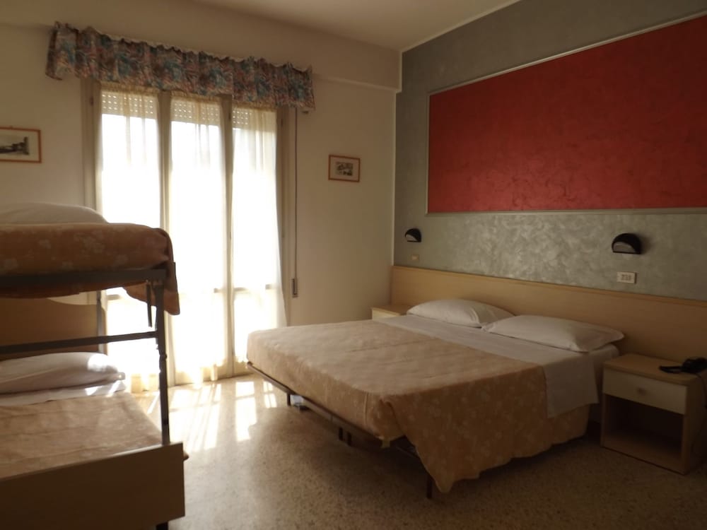 Desiree Hotel 写真4