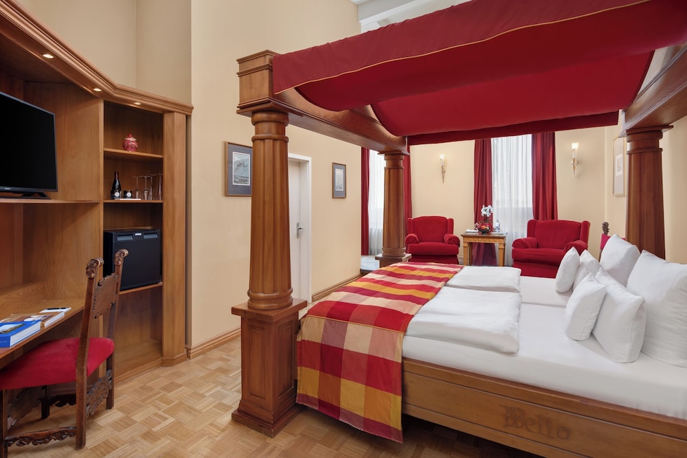 Castle, Superior, King Bed