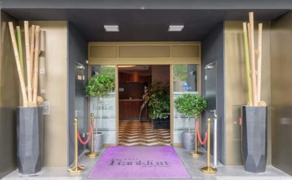 The Frankfurt Hotel 8/64