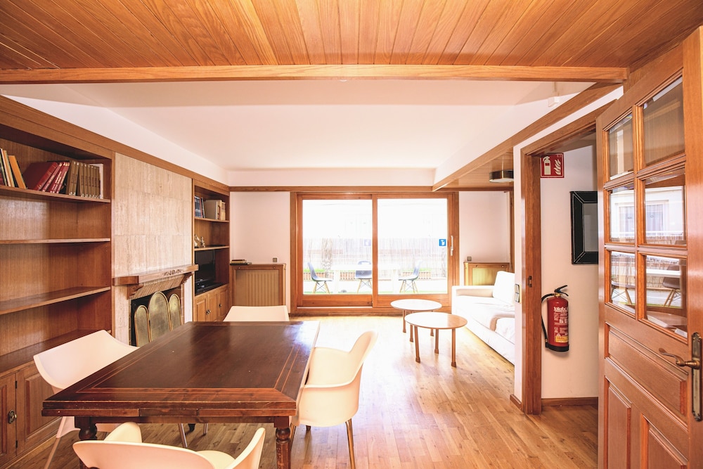 Hostal Mas 28/42