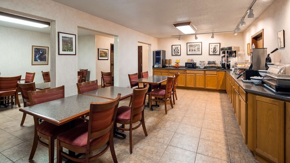 SureStay Plus Hotel by Best Western Buffalo 22/23
