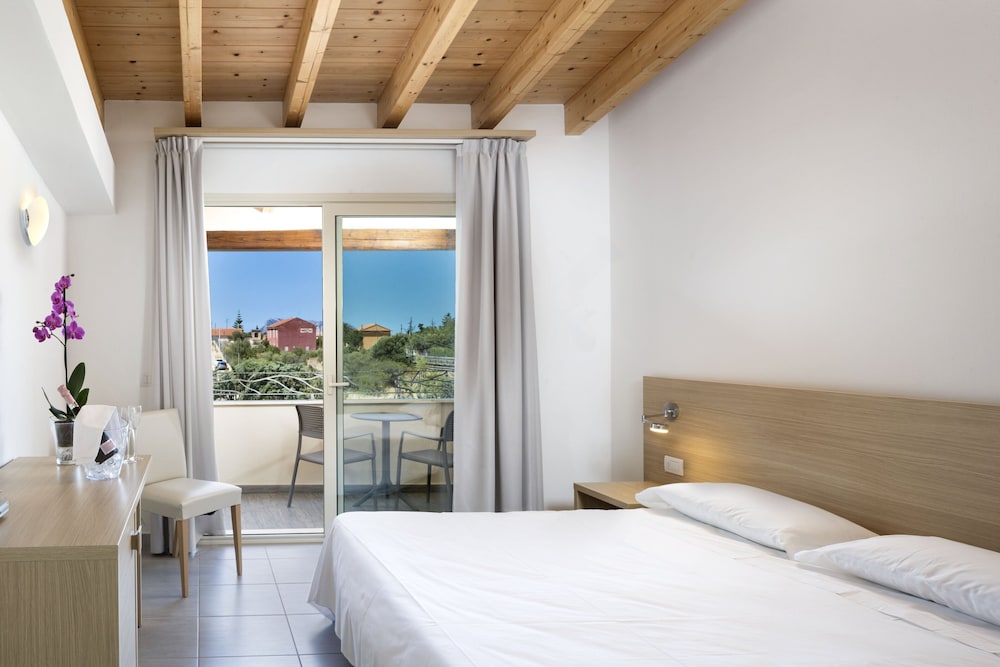 Hotel San Teodoro 24/68