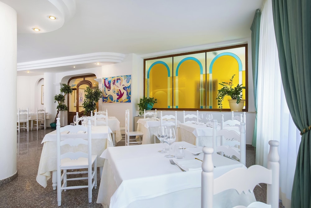 Hotel Maria Rosaria 57/62