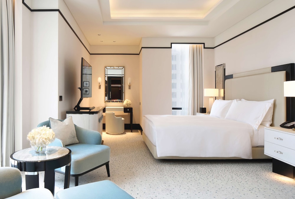 GRAND, KING BED