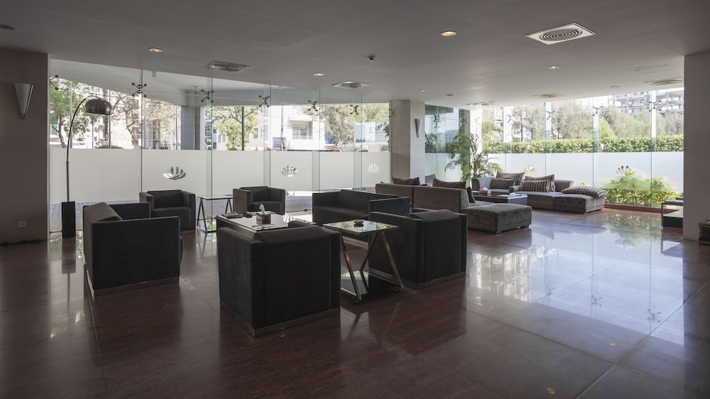 LONG BEACH HOTEL 25/38