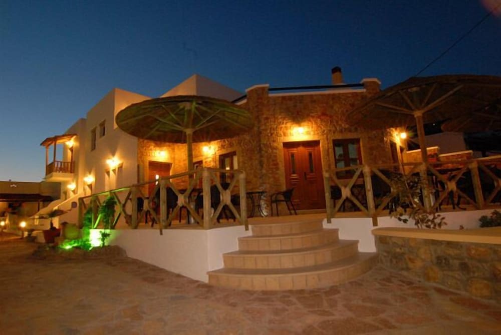 PANTELI BEACH STUDIOS APARTMENTS 7/50