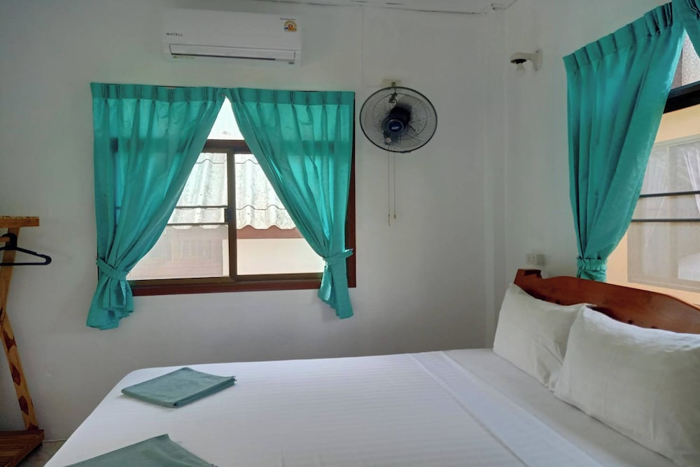 BUNGALOW, QUEEN BED, SEA SIDE