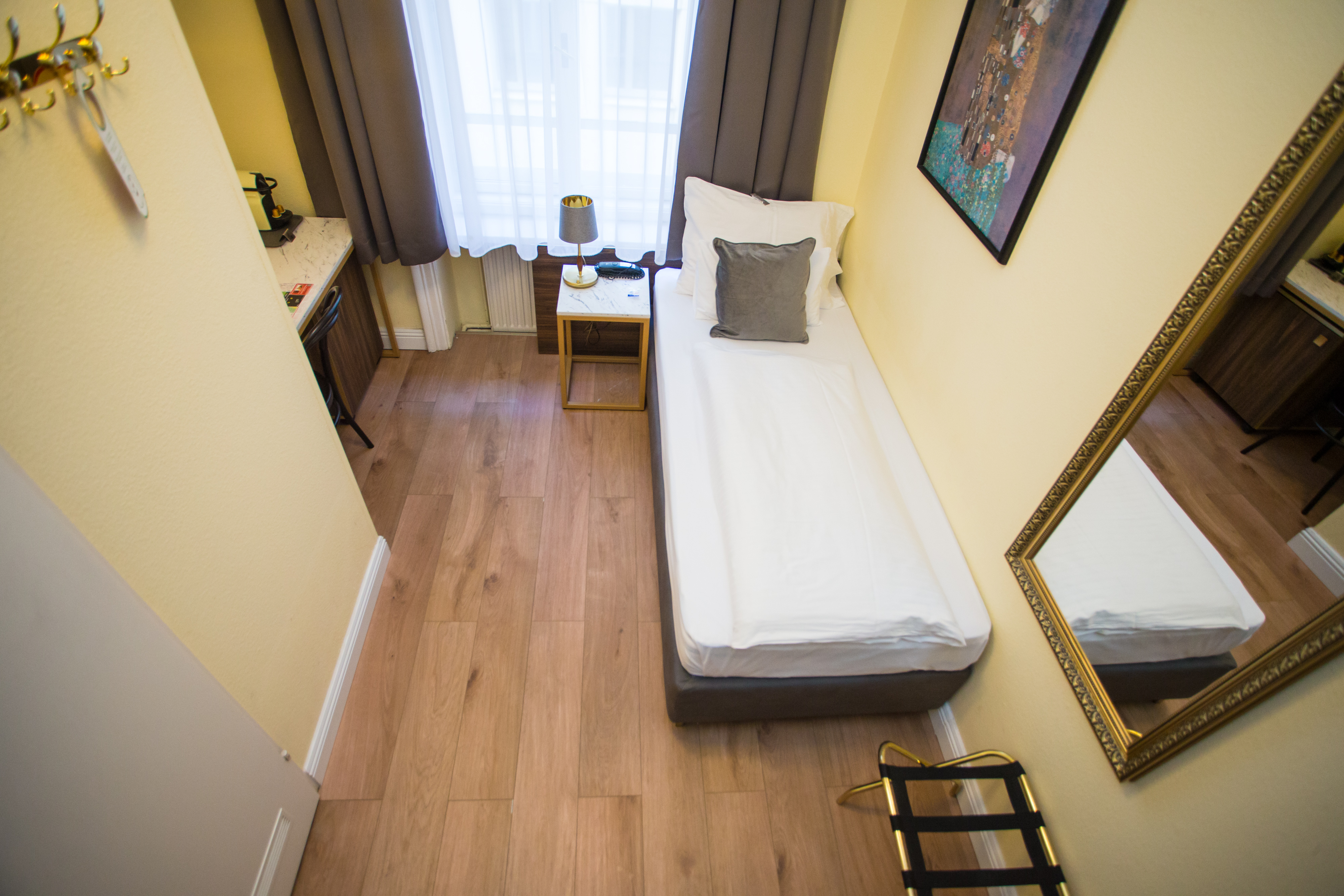 ROOM, SINGLE, SMALL