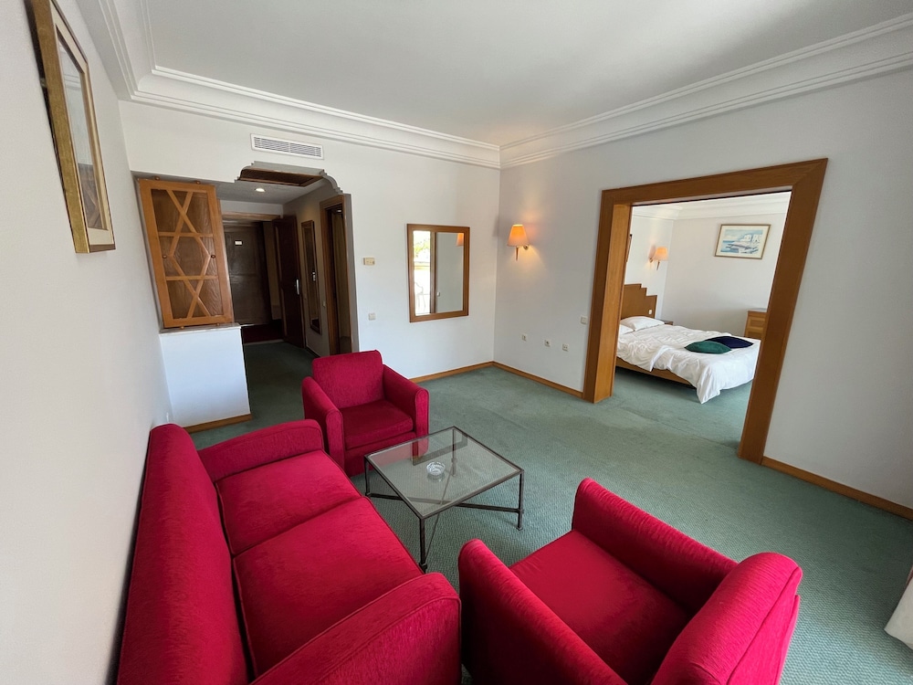 Marina Palace 51/69