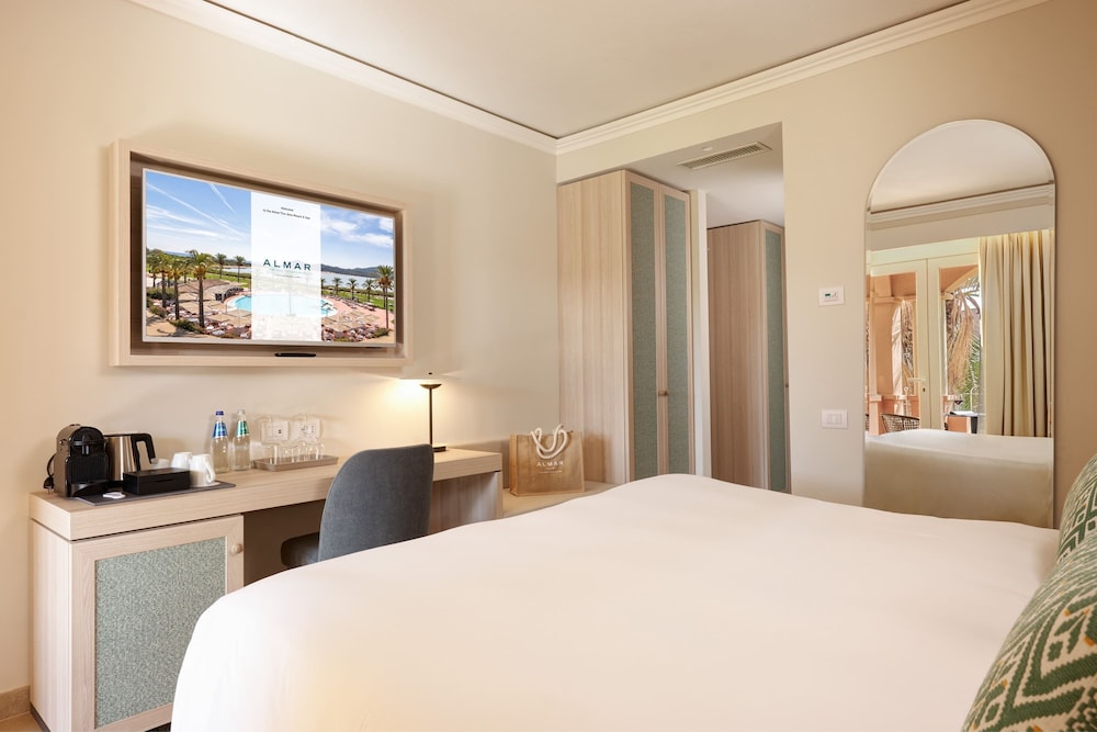 غرفة سوبيريور بسرير مزدوج أو سريرين منفصلين بإطلالة على الحديقة، Almar Timi Ama Resort and Spa 3/4