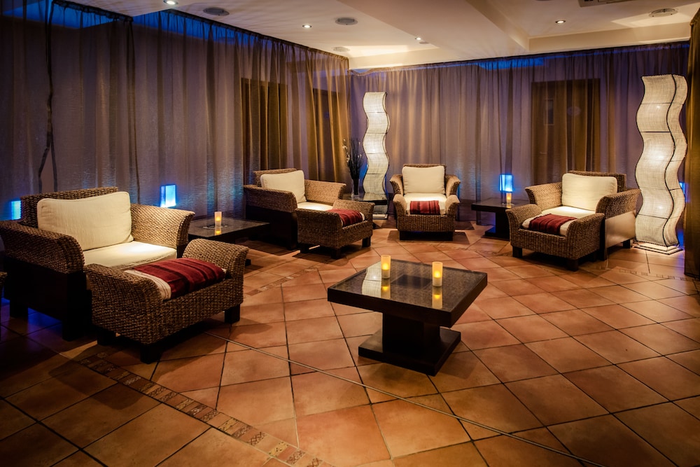 Rochestown Lodge Hotel 20/32