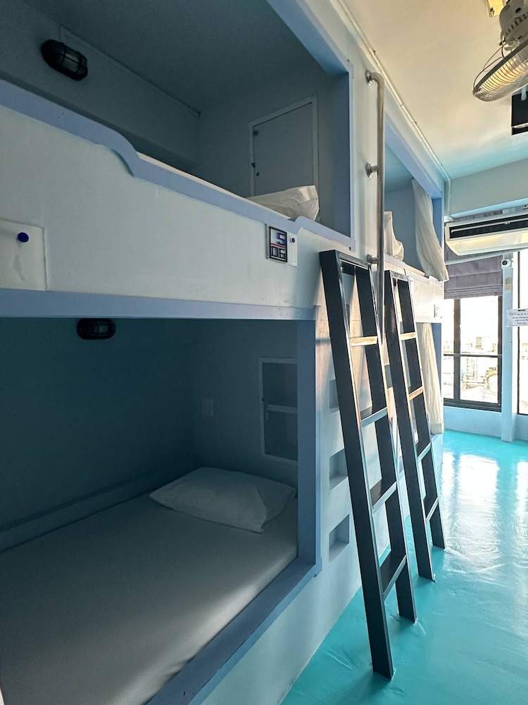 The Port Hostel By Suwatchai 20/50