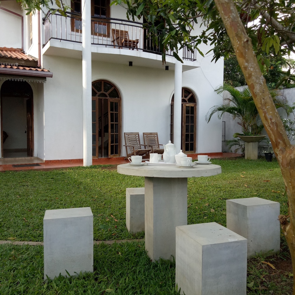 White House Villa 19/22