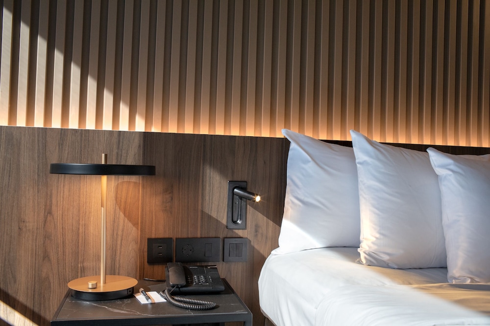 Barcelona Airport Hotel 21/86
