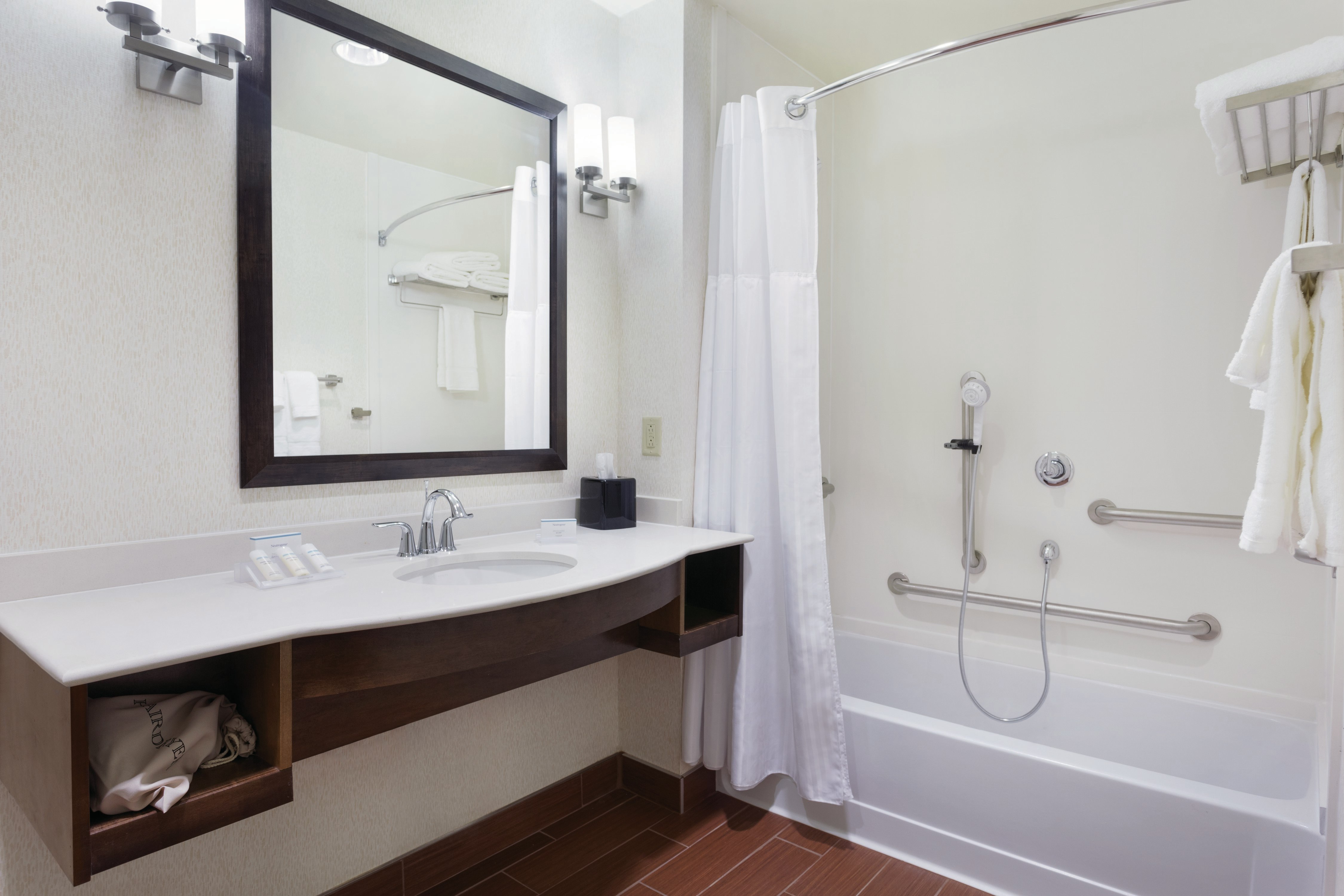 Room, King Bed, Bathtub, Accessible