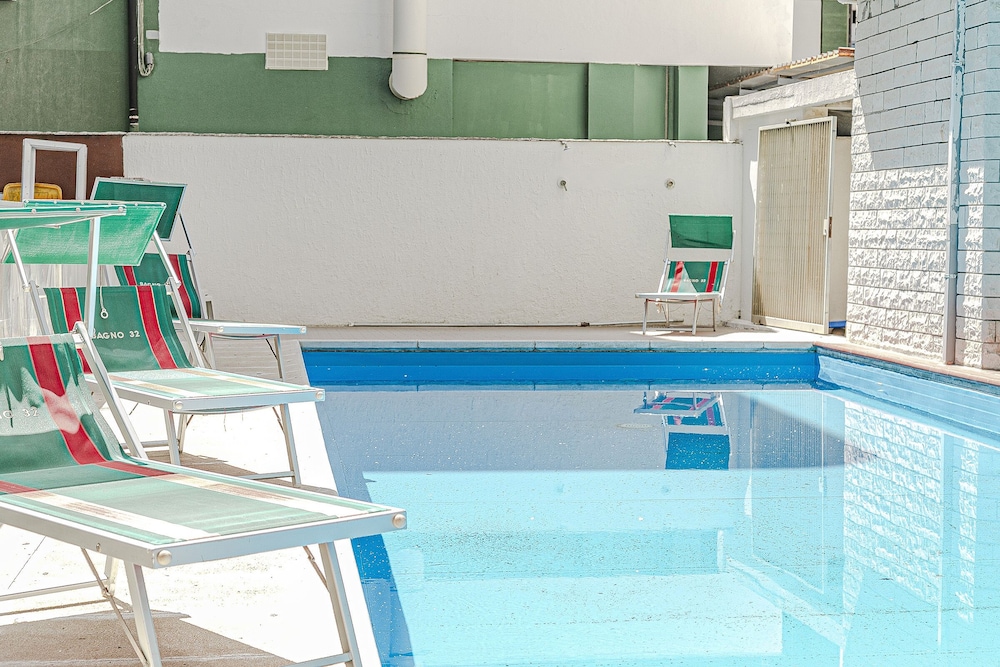 Hotel Tropical 18/21