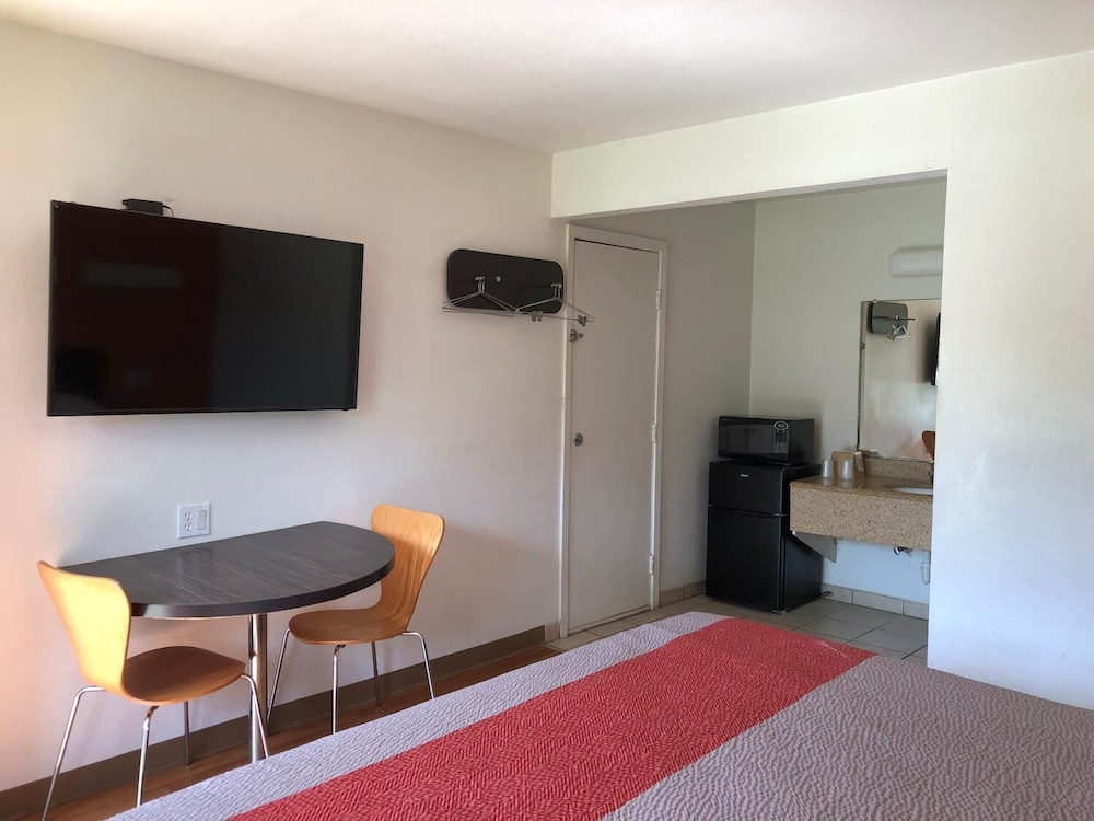 Motel6 Clute, TX 31/38
