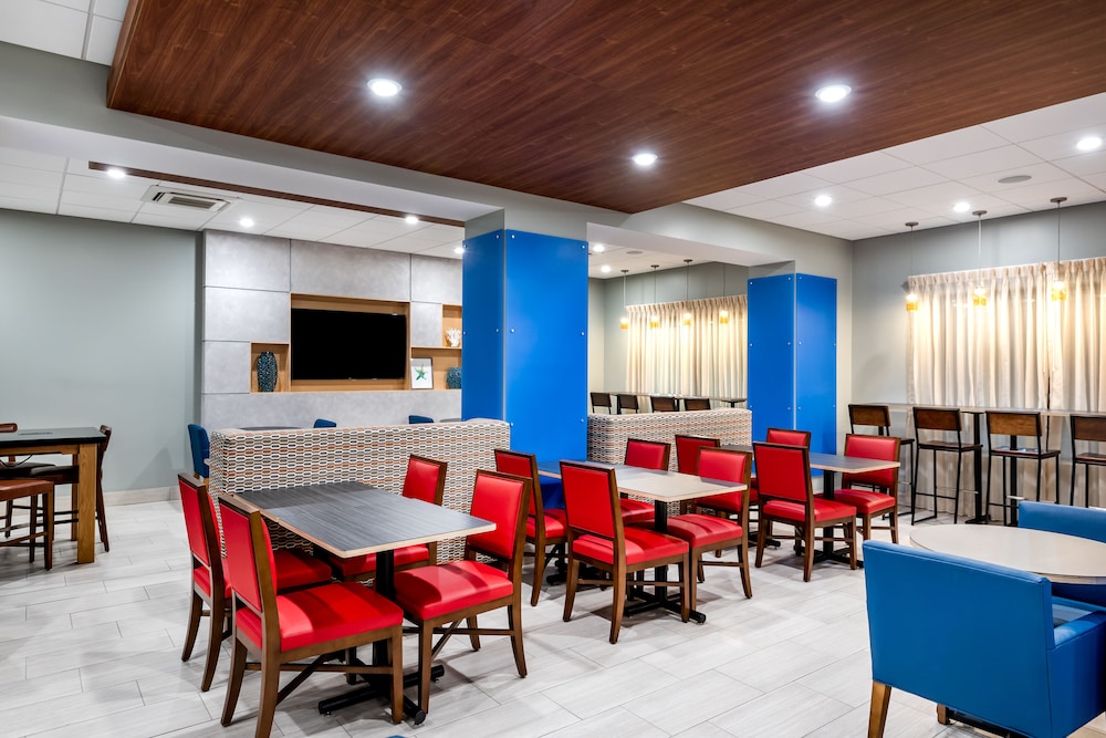 Holiday Inn Express And Suites Santa Ana Orange County an IHG Hotel 46/57
