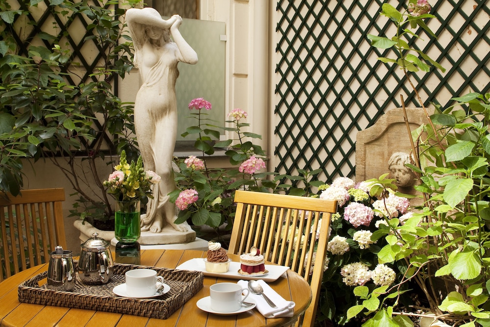 Hotel Chambiges Elysees 38/43