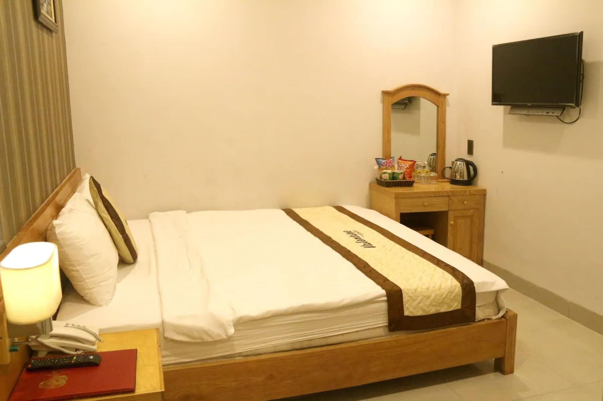 ROOM, DOUBLE BED