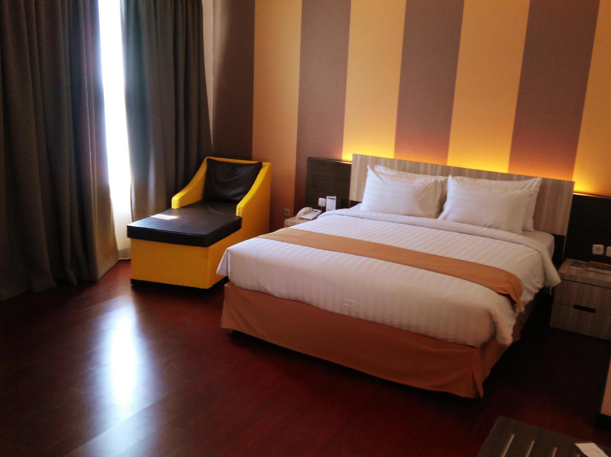 EXECUTIVE, SUITE