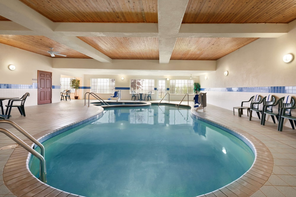 Country Inn Suites By Radisson West Bend Wi 27/58