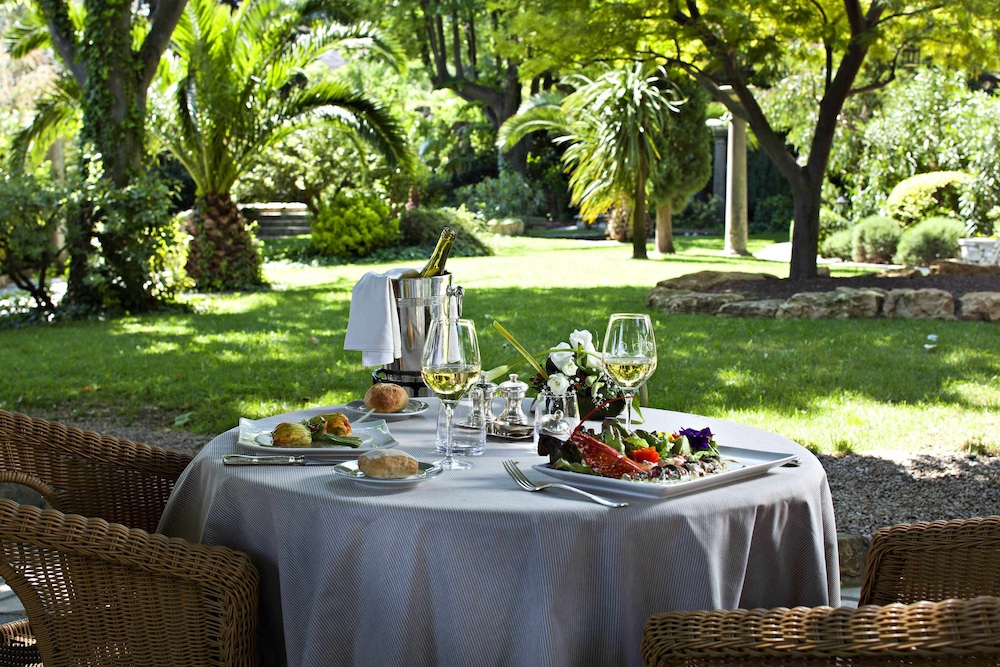 restaurant-cafeteria