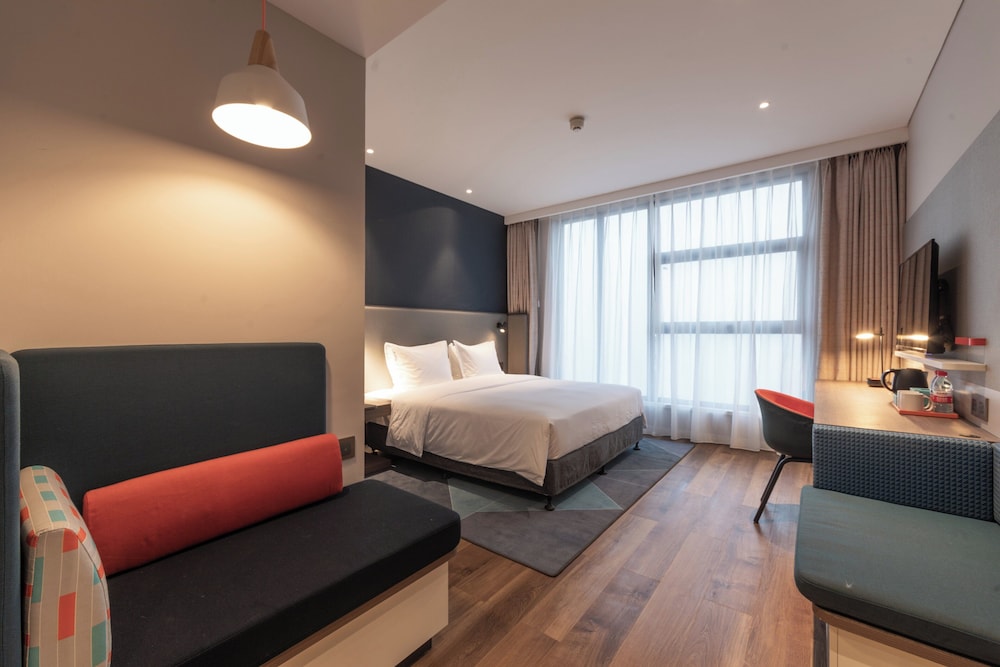 Standard, King Bed, Extra Floor Space