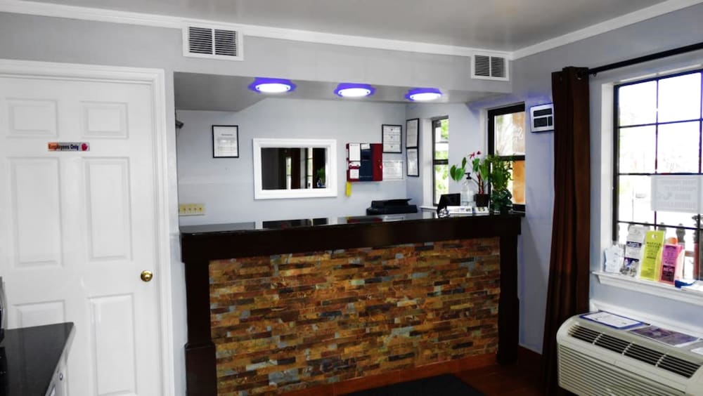 Savannah Inn 13/60