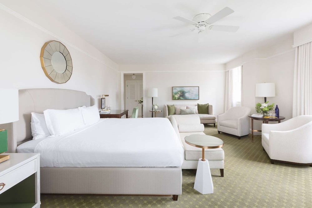 STUDIO, SUITE, KING BED