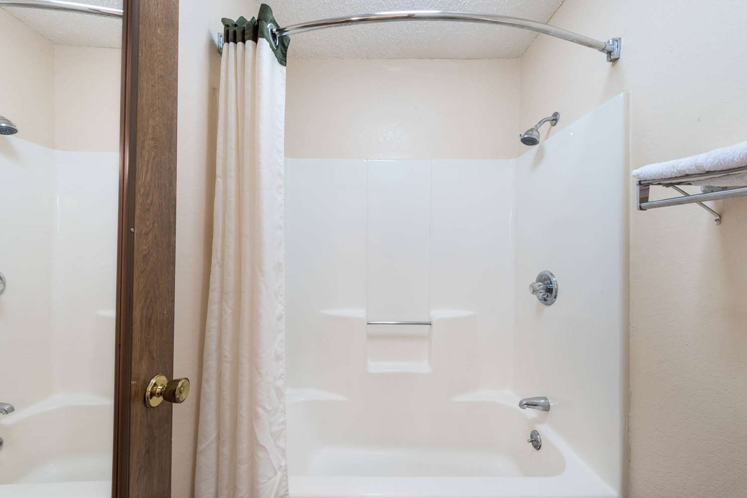 Super 8 by Wyndham Waco/Mall area TX 30/31